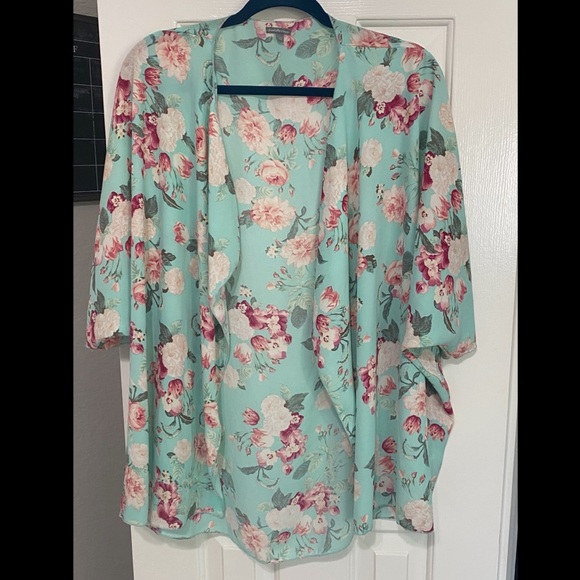 Mint green flower pattern kimono barely worn! - Picture 1 of 3